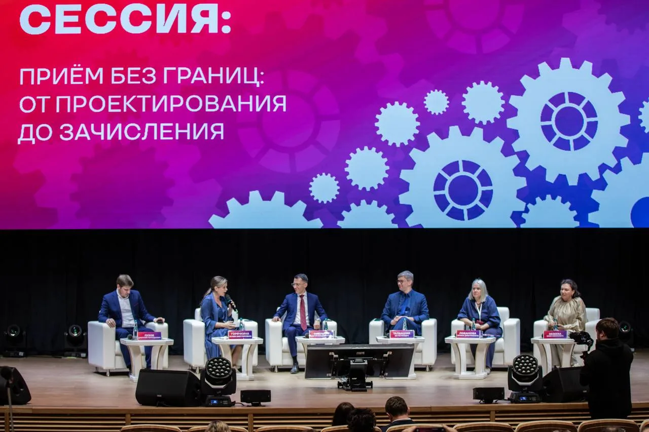 Азиза Гасангаджиева приняла участие в стратегической сессии Минобрнауки России о будущем приемной кампании