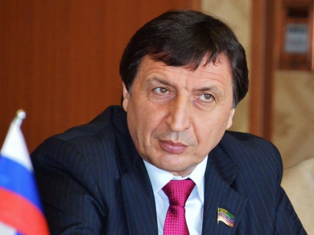 Поздравление ректора ДГУ с Международным женским днём