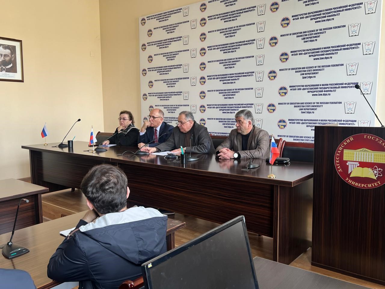 Музеи, архивы, школы: студенты ДГУ встретились с потенциальными работодателями