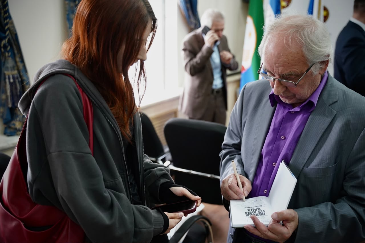 В ДГУ прошла тематическая встреча «Родной язык, он для меня велик»