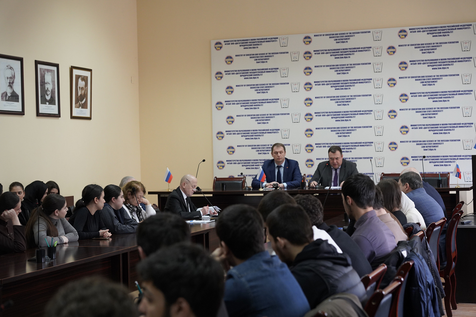 Выборы, доверие и гражданское общество: в ДГУ прошла лекция Александра Брода